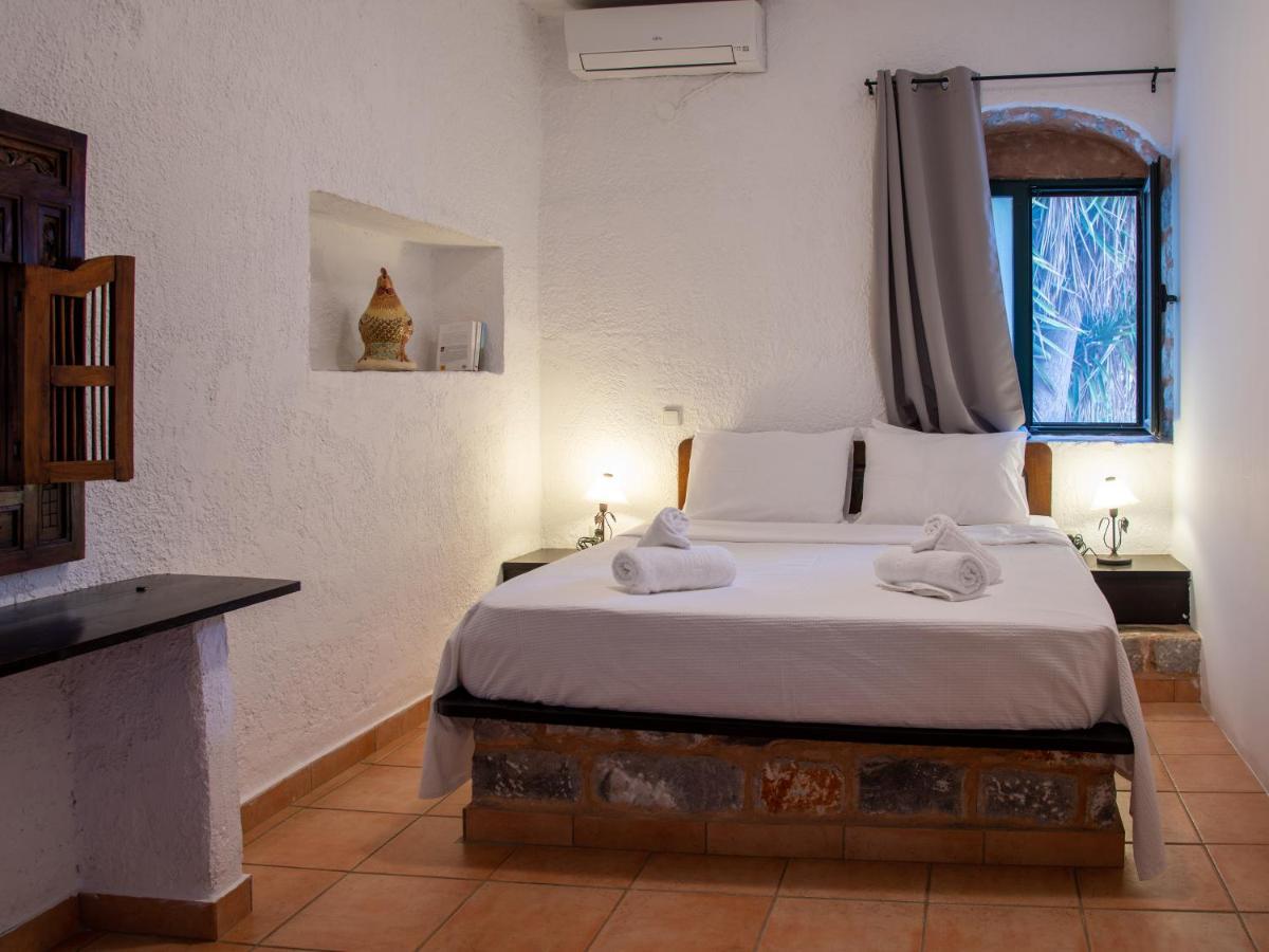 Selana Studios Néon Oítilon Dış mekan fotoğraf