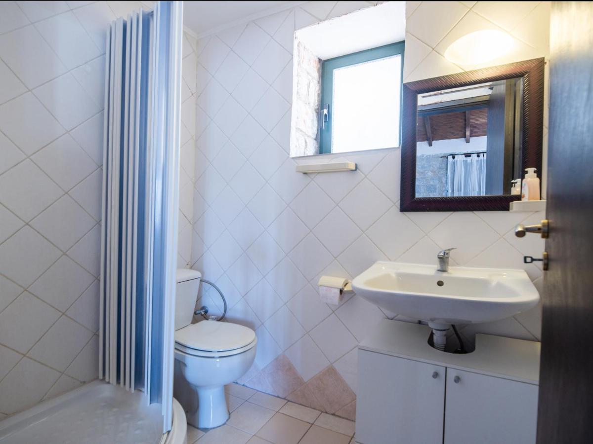 Selana Studios Néon Oítilon Dış mekan fotoğraf
