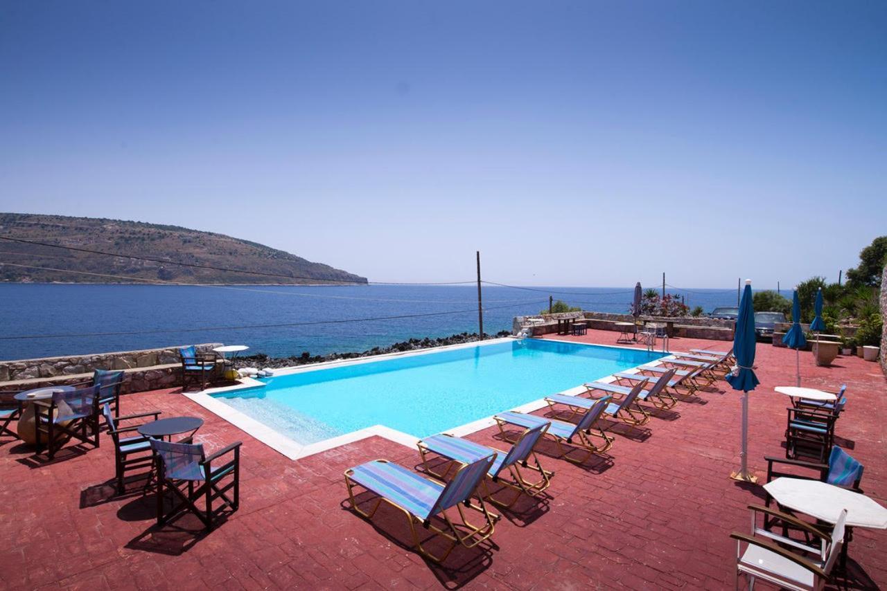 Selana Studios Néon Oítilon Dış mekan fotoğraf